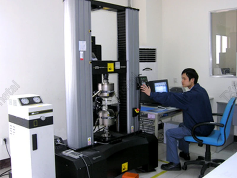 Universal testing machine for tensile and compression strength testing of ductile iron and gray iron castings at TXmetal.