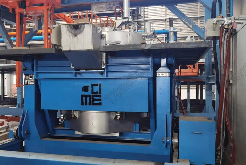 Flaskless sand molding machine in TXmetal foundry for automated high-efficiency iron casting production.